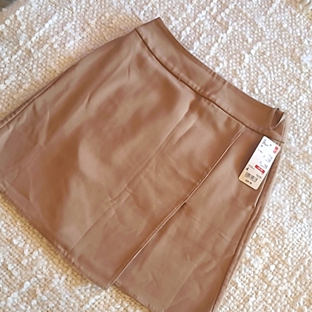 ⭐ $5 ⭐ NWT Uniqlo Nude Fitted Mini Skirt Size 4